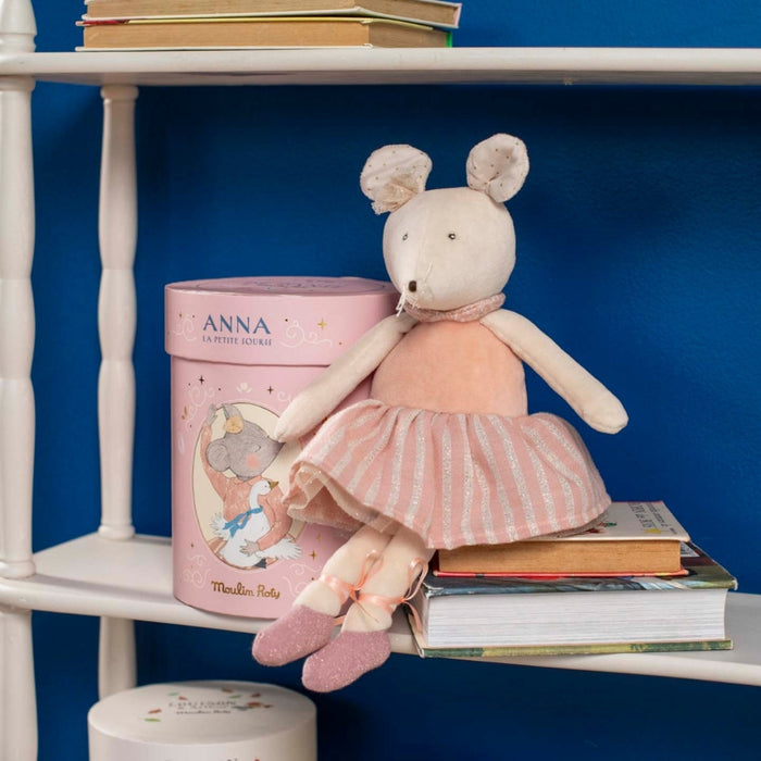 Anna the Mouse in a box (La Petite Ecole de Danse)