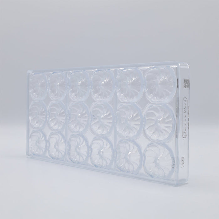 Chocolate World Wreath Polycarbonate Chocolate Mold – ~1.38 x 1.38 x 0.47 in, 18 Cavities