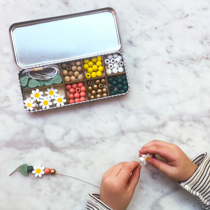 Daisy Bracelet Beading kit Tin